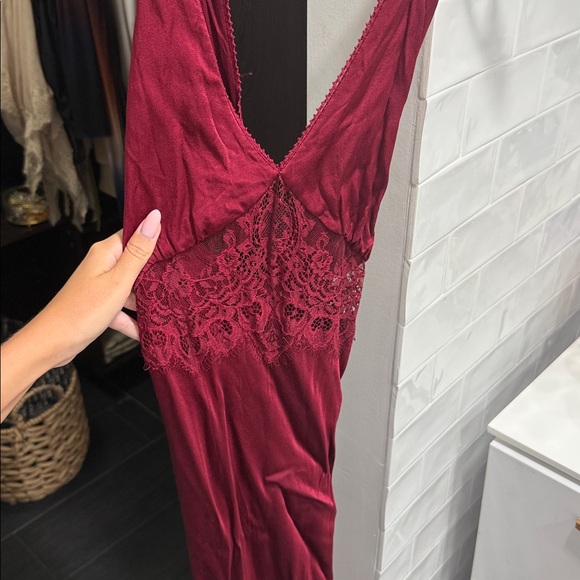 Rumored Vanity Midi Dress - Picture 2 of 2